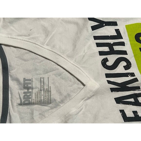 Women’s Nike Freakishly Amazing VNeck Tshirt XS White like new drifit top - Picture 3 of 4